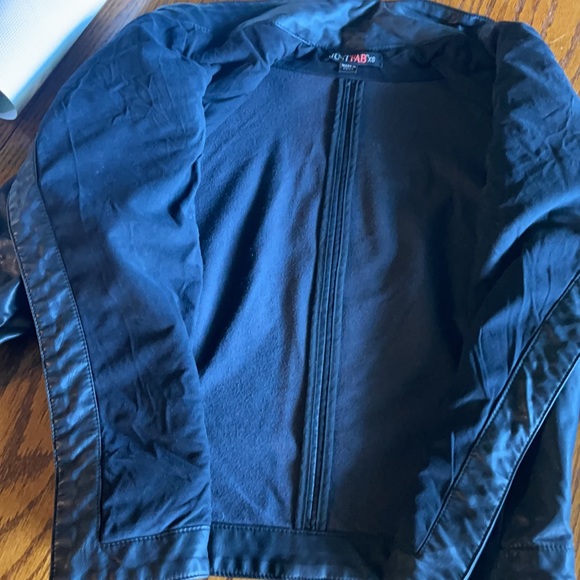 Used - Picture 3 of 5